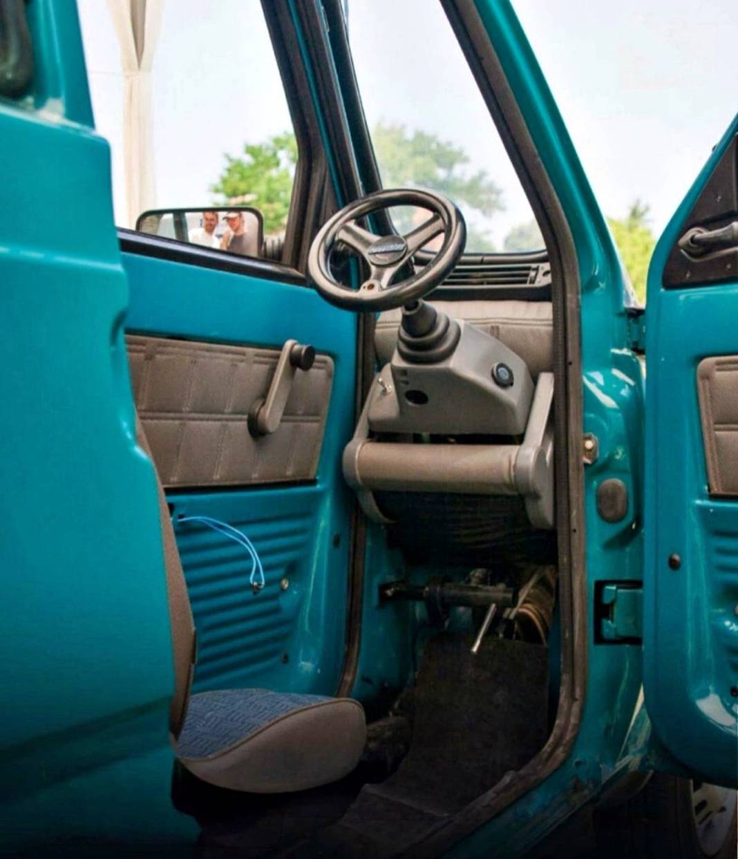 Karikatürden fırlamış gibi! 50 santimetrelik araçla park sorunu tarihe karışır 5